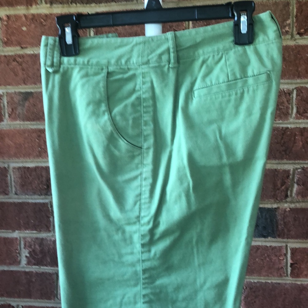 Villager-(Liz Claiborne) Stretch shorts Size 10 - Picture 2 of 5